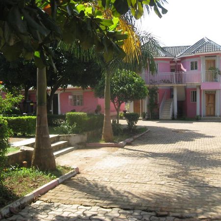 Rest&Restoration Hotel&Gardens Mbale Exterior foto