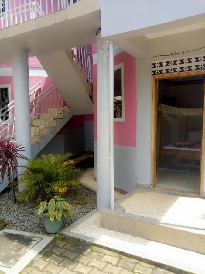 Rest&Restoration Hotel&Gardens Mbale Exterior foto