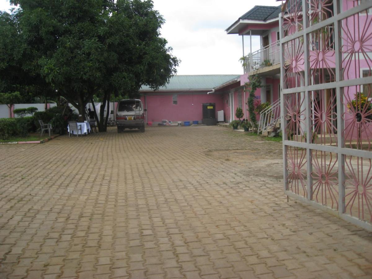 Rest&Restoration Hotel&Gardens Mbale Exterior foto